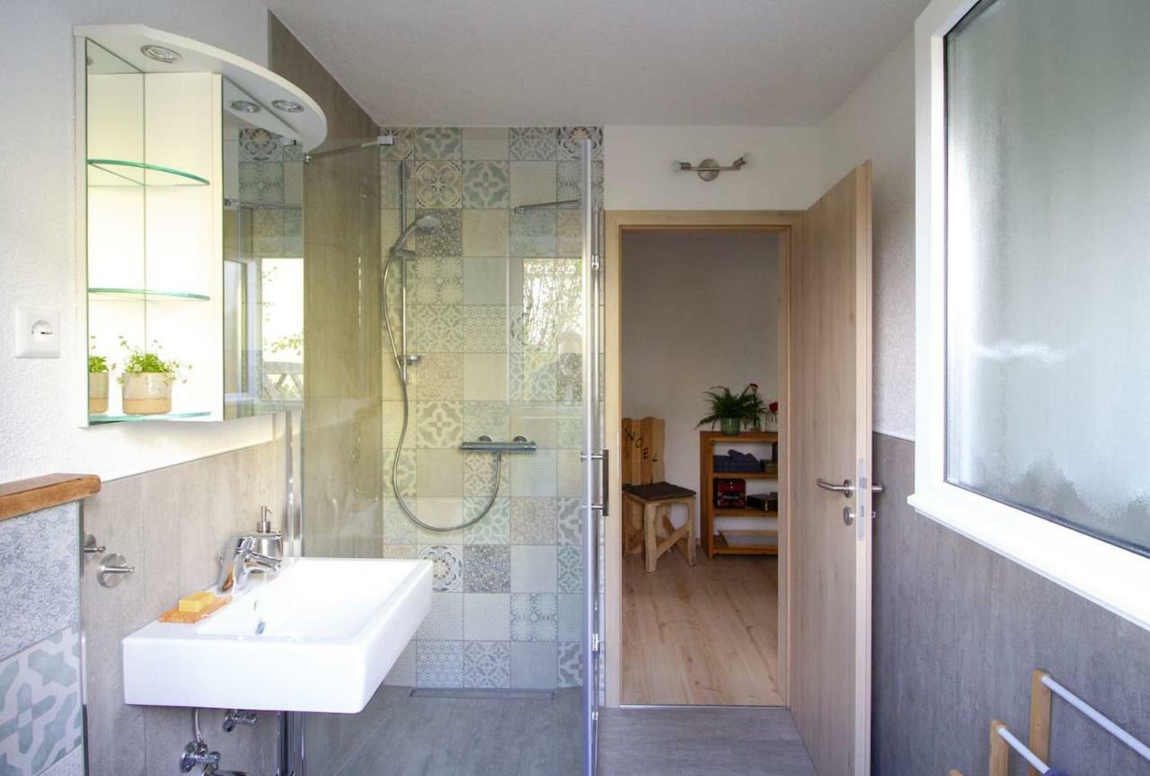 Schoene Und Helle Ferienwohnung In Pfaffenweiler วิลลิงเงน-ชเวนนิงเงน ภายนอก รูปภาพ